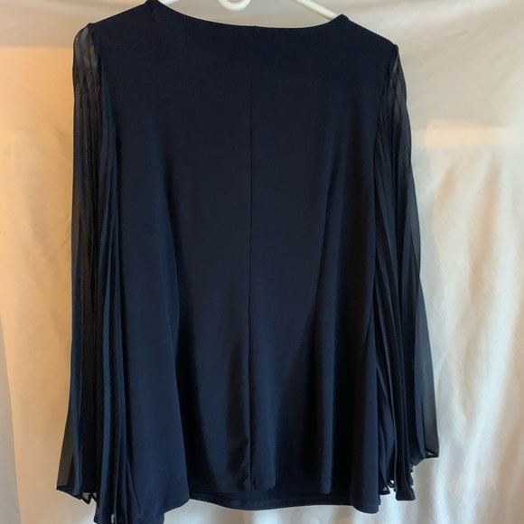 Stunning navy blouse with accordion sleeves sz M - Picture 3 of 4